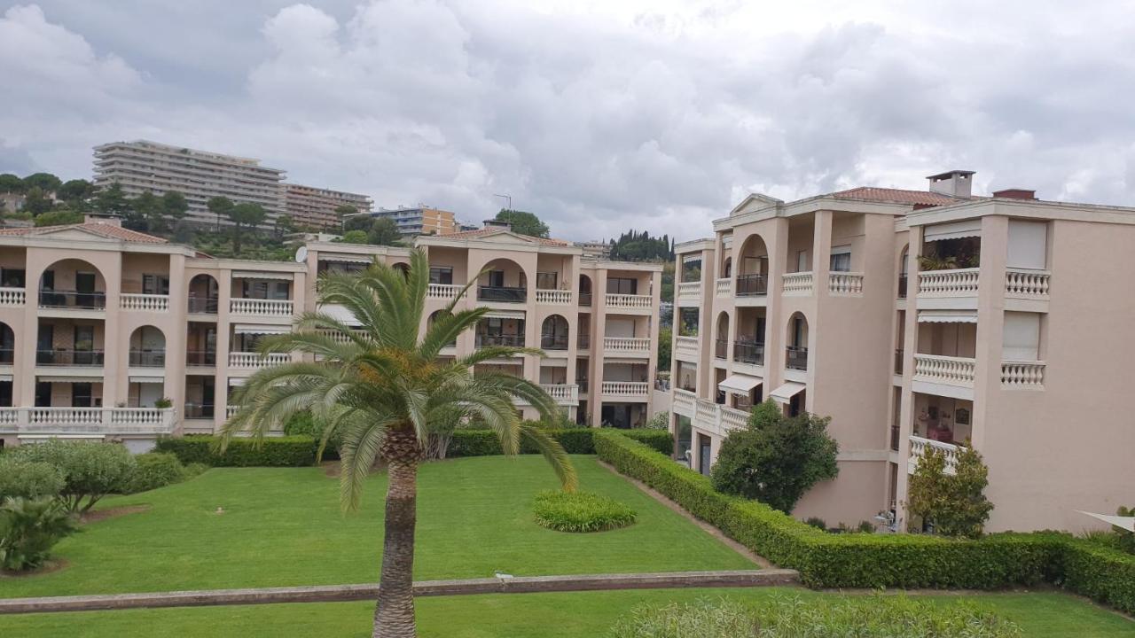 Appartement Domaine D'ahmosis, Modern 2 Bedrooms Refurbished Apartment, F3 Moderne Fraichement Rénové Le Cannet
